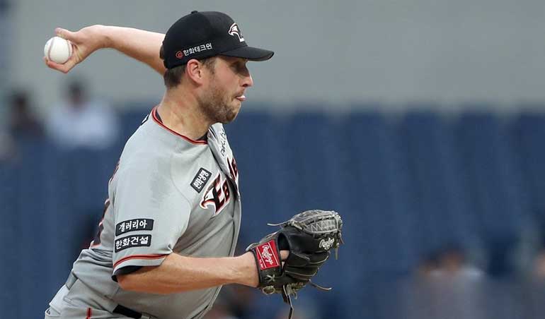 Hanwha Eagles Pitcher Chad Bell Promises More Quality Starts in 2020