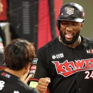 Mel Rojas Jr. Becomes the June KBO Player of the Month with 20 out of 30 Votes
