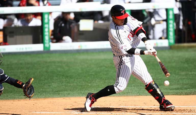 Four Teams in Tight Battle for KBO 2nd Place Seed